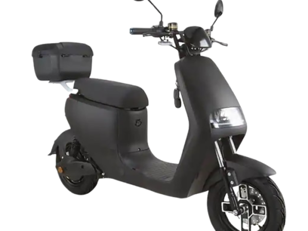 Scuter electric 900 W, 48V 30Ah, autonomie 90 km, viteză limitată la 25 km/h