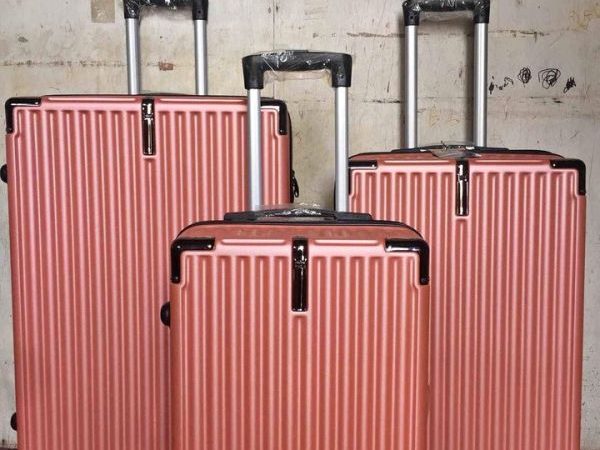 Set de valize/ trolere de călătorie 3in1 albastru metal si abs roz