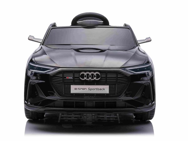 Maşinuţa electrica copii Audi E-tron Sportback 12V, negru, scaun lat cu un singur loc și centură de siguranță cu prindere în trei puncte, telecomandă 2.4 GHz, intrare USB/AUX, suspensie, baterie litiu, lumini LED, motor 2 x 25W, licență ORIGINALĂ