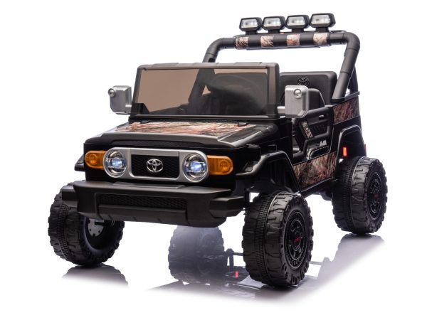 Mașinuță electrică de jucărie Toyota FJ Cruiser XXL cu tracțiune 4x4, autorizată (cu două locuri), negru nisip, baterie litiu portabilă, șasiu înalt, două locuri, punte spate cu suspensie, telecomandă 2,4 GHz, player MP3 cu Bluetooth, lumini LED