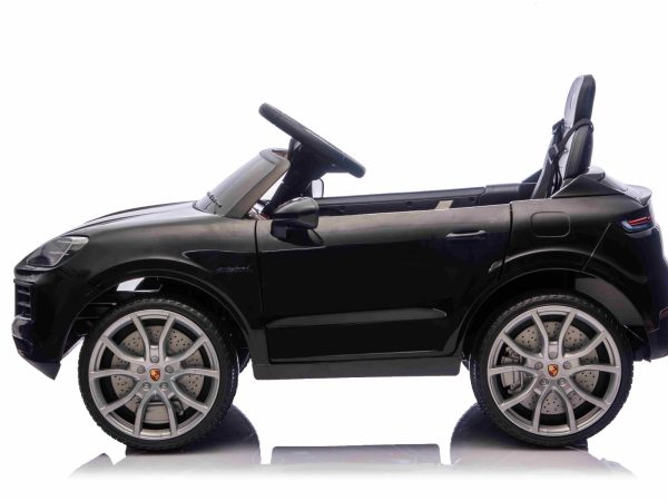 Mașinuță electrică copii Porsche Cayenne 12V cu tracțiune spate și licență origianlă, un singur loc, negru, baterie litiu, scaun lat, axe cu suspensii, telecomandă 2.4 GHz, player MP3 cu intrare USB/AUX, lumini LED