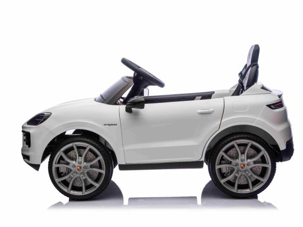 Mașinuță electrică copii Porsche Cayenne 12V cu tracțiune spate și licență origianlă, un singur loc, alb, baterie litiu, scaun lat, axe cu suspensii, telecomandă 2.4 GHz, player MP3 cu intrare USB/AUX, lumini LED
