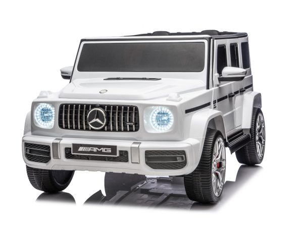 Mașină electrică de jucărie Mercedes-Benz G63 AMG 4x4 cu două locuri, alb, player MP3 cu conexiune USB/AUX și Bluetooth, tractiune 4x4, baterie litiu, roti EVA cu suspensie, scaune din piele artificială, telecomandă, licentă originală