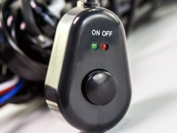 Cablu cu întrerupător pentru Bară sau Proiector Led - o ieșire, 12-24V Carguard